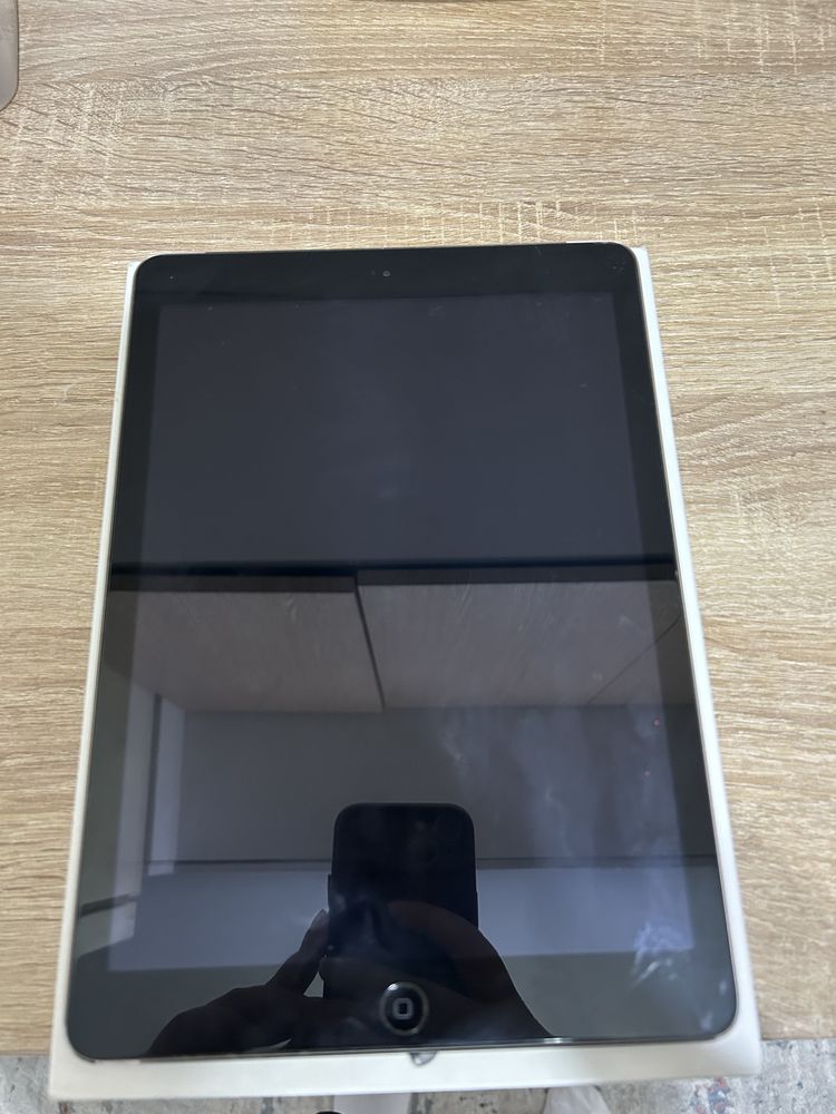 Продаю Ipad air 1