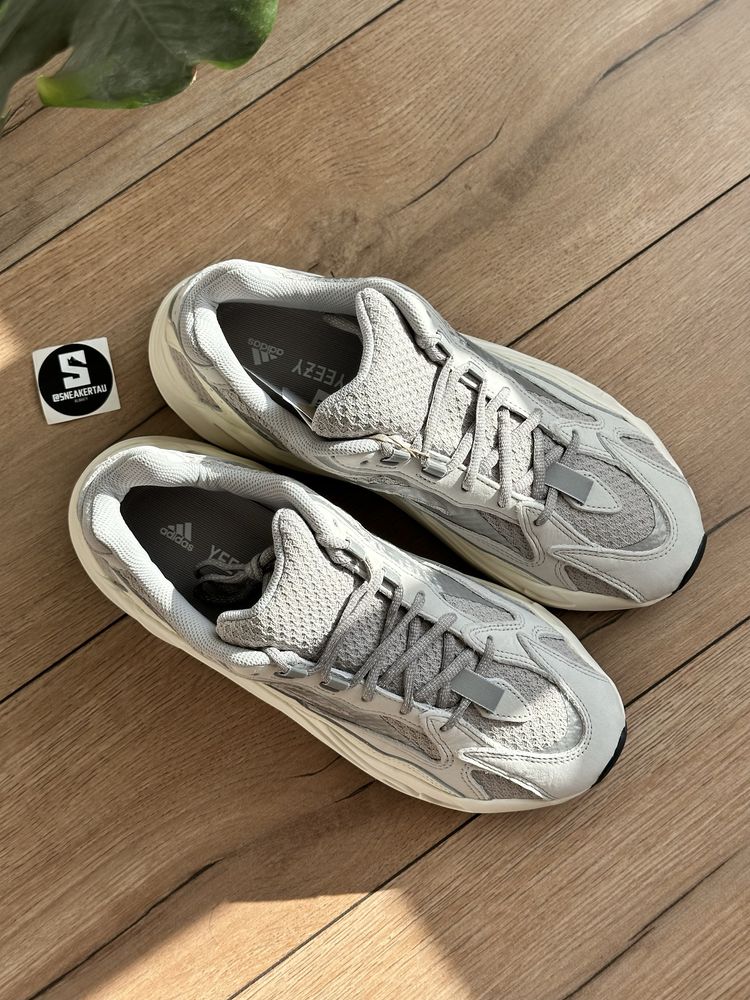 adidas YEEZY Boost 700 V2 Static