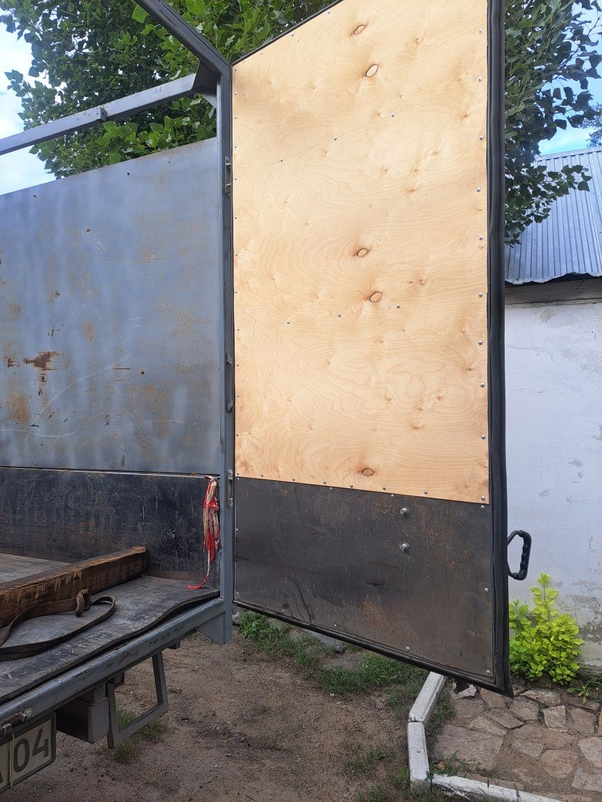 Продам ворота задние на газель..