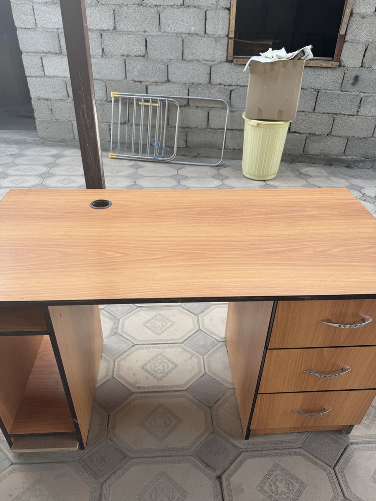 Продам компьютерный стол со стулом