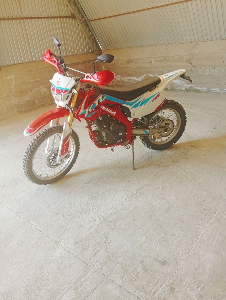 Мотоцикл эндуро 250