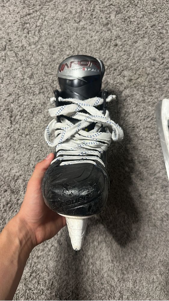 Коньки Bauer HyperLite 2