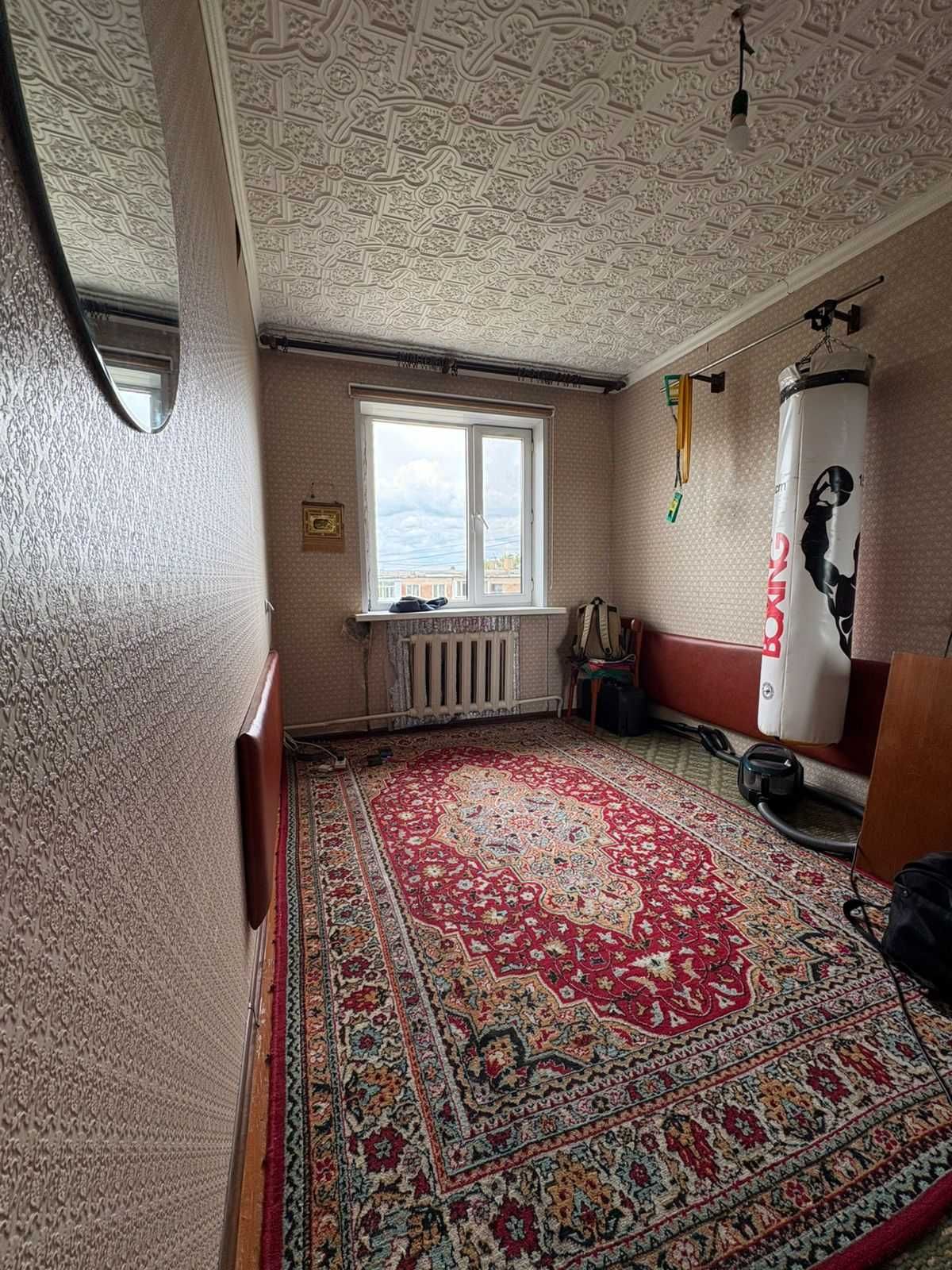 Продам 3 комнатную  квартиру  по Абая  5/5 эт