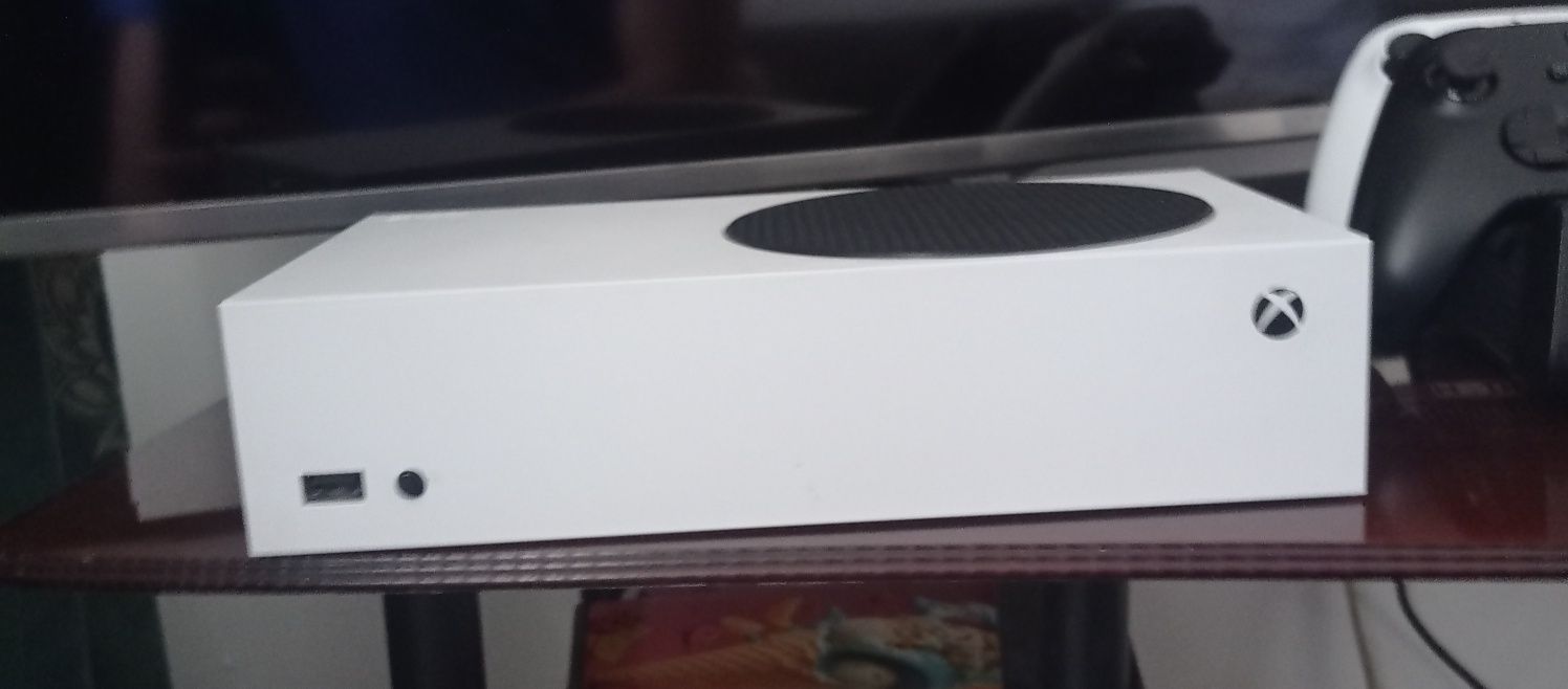 Xbox series s + fc25 + game pass ultimate