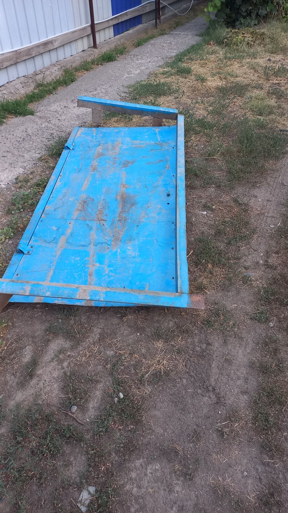 Продам гаражные ворота и калитку советские .