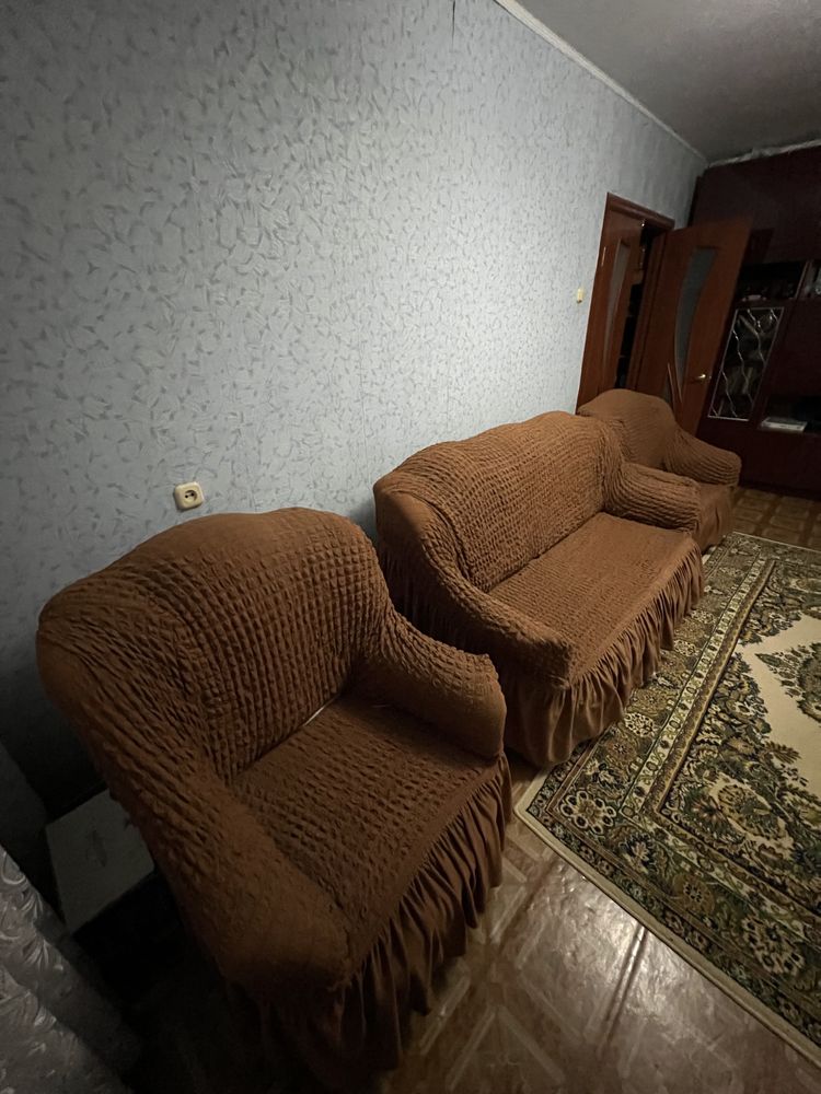 Продам диван с двумя креслами
