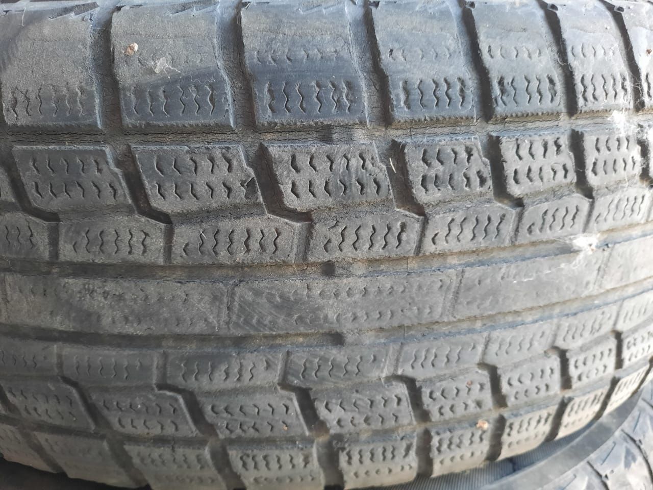 Продам резину автомобильную