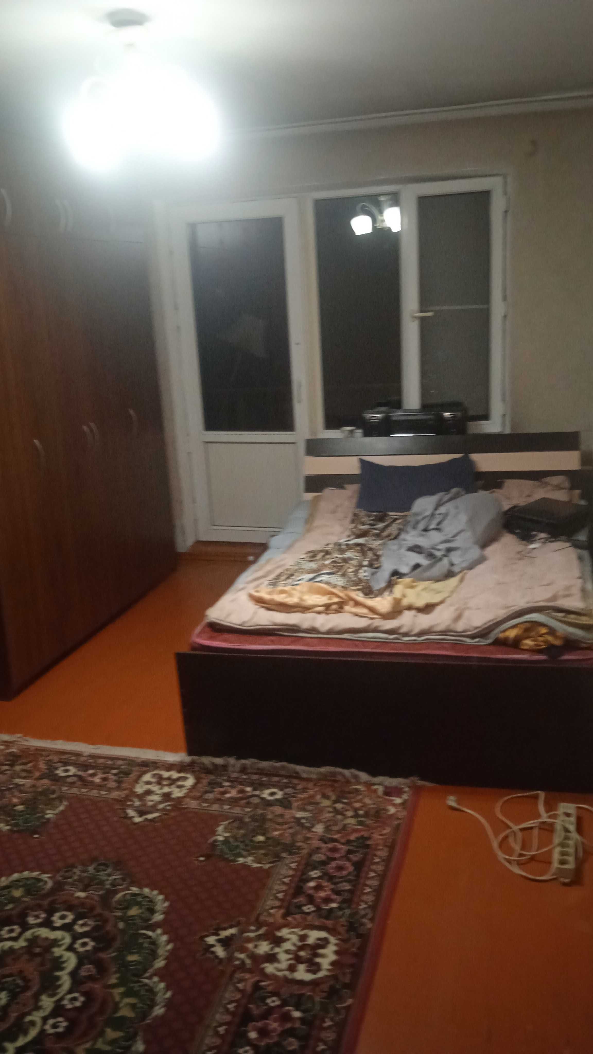 Сдам в аренду комнату в 1 микрорайоне только девушке