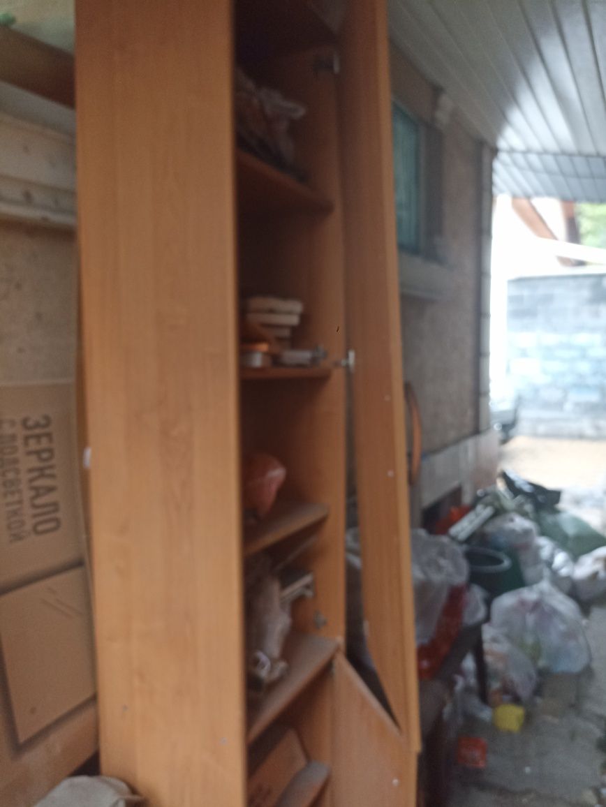 Продам не дорого кухню и прочую мебель