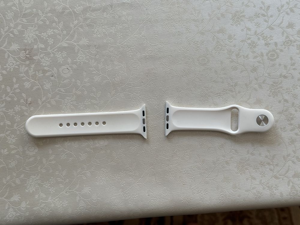 Продаю ремешки на apple watch. В отличном состоянии.