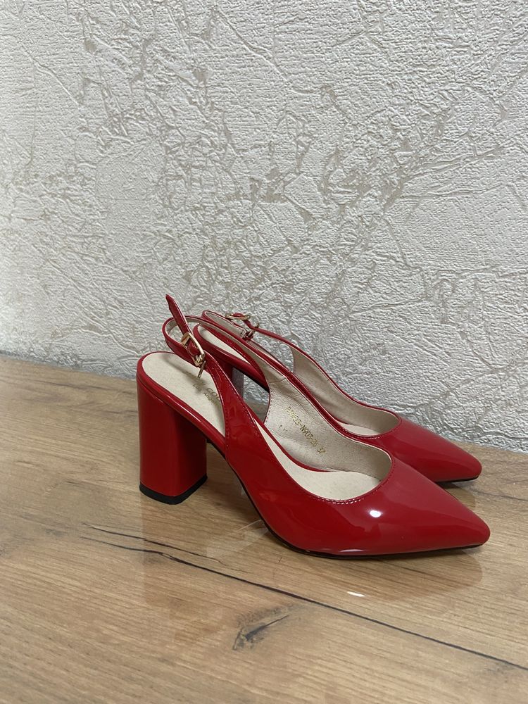 Продам туфли женские
