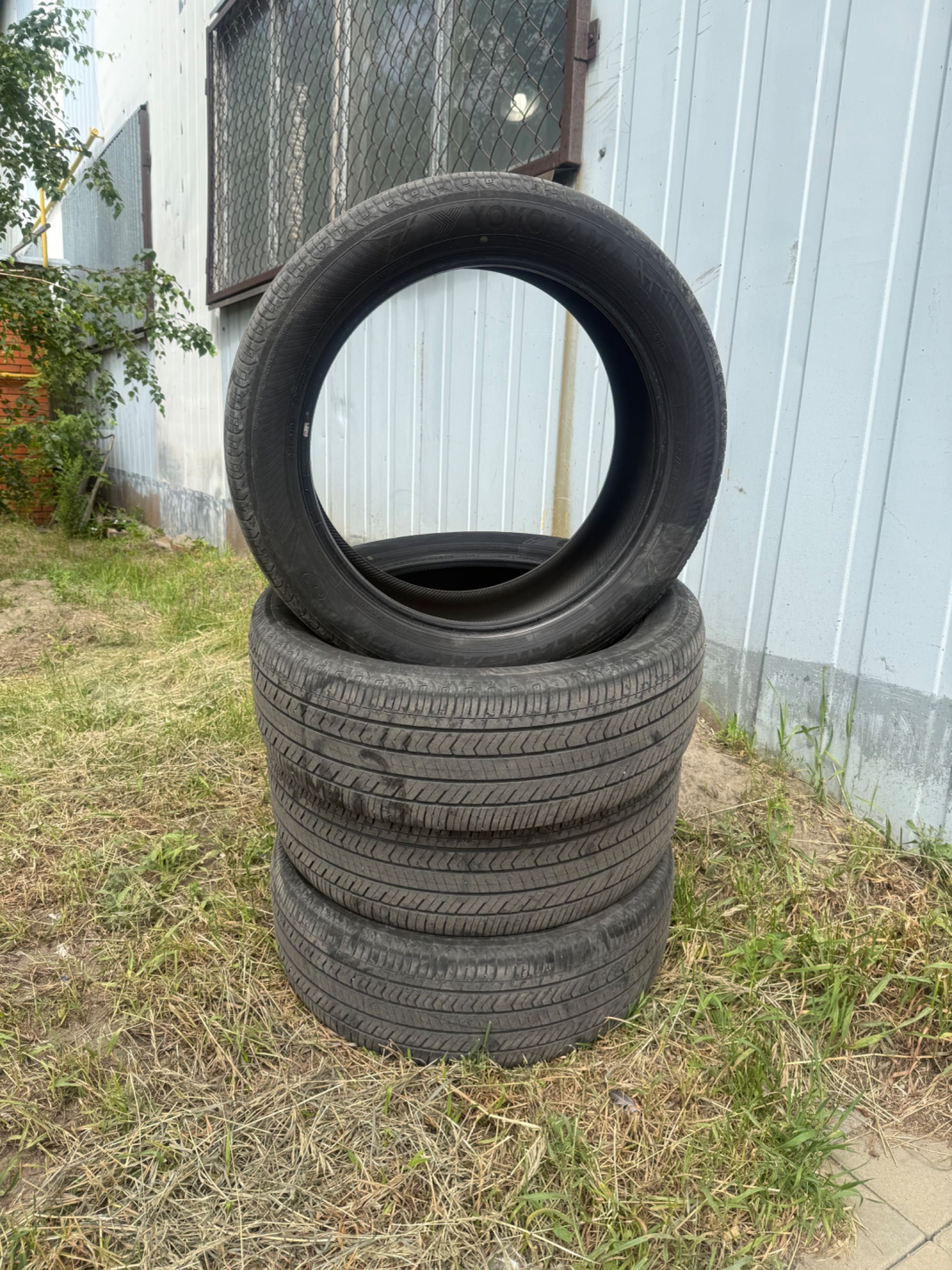 Продам шины б/у Yokohama 265/50R22