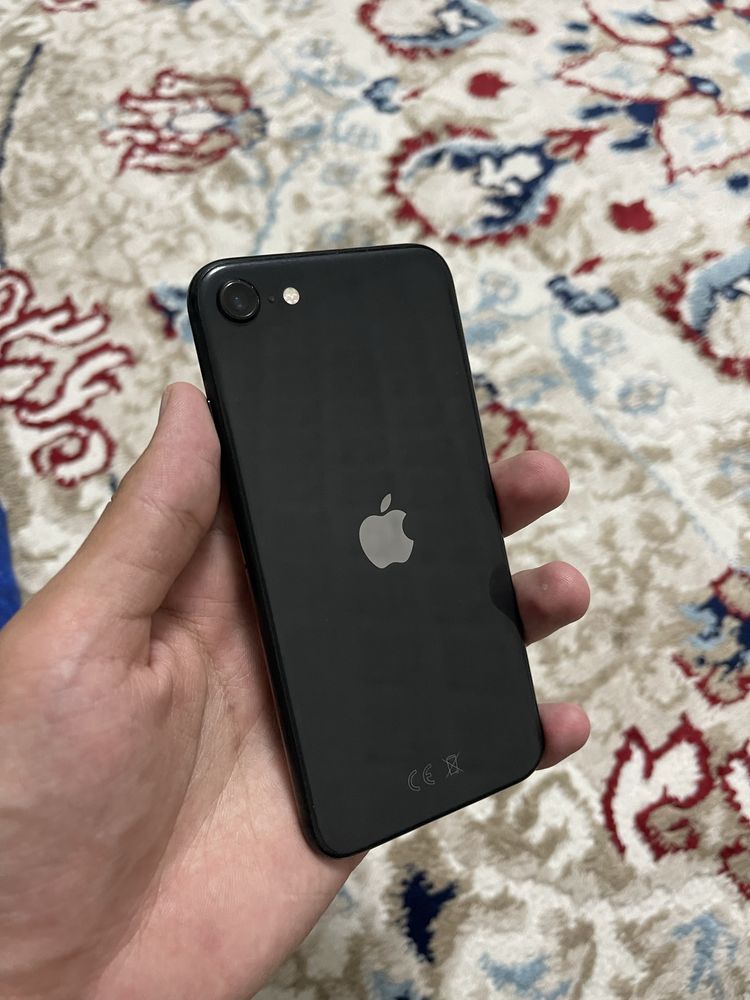 Айфон SE 128gb 2020