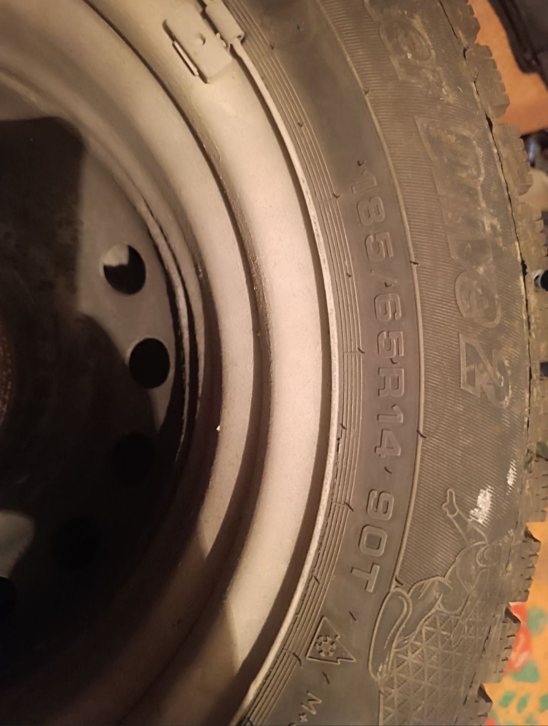 Продам 4 Покрышки с дисками 185/65 R14