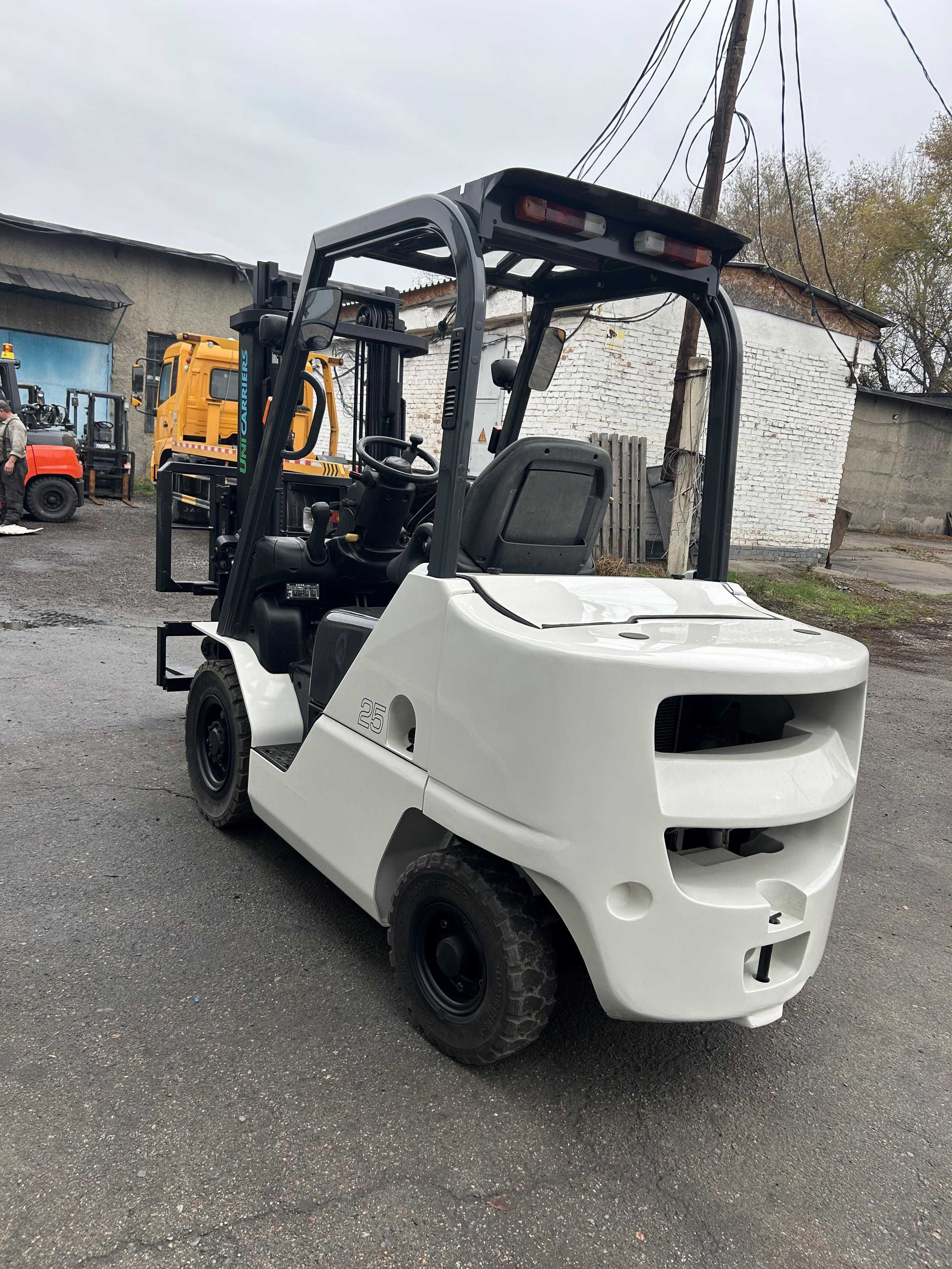 Продам вилочный погрузчик (кара)