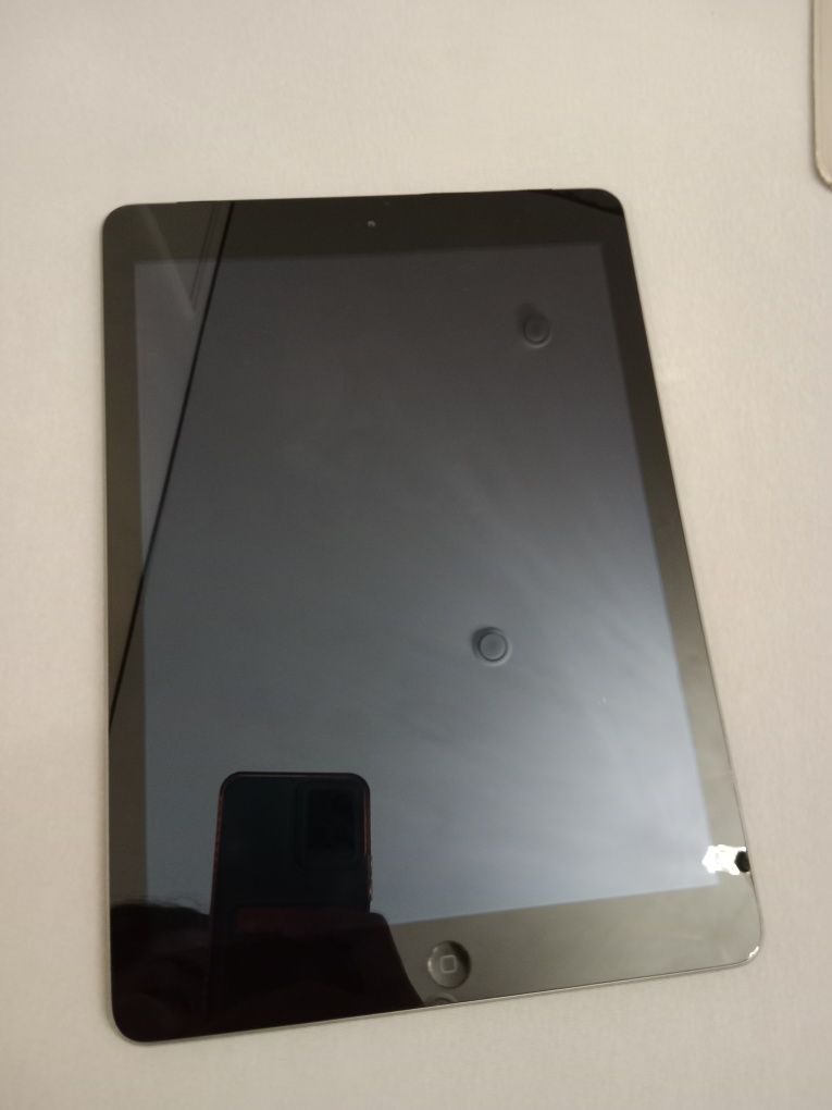 Продам Ipad Air в хорошем состоянии.