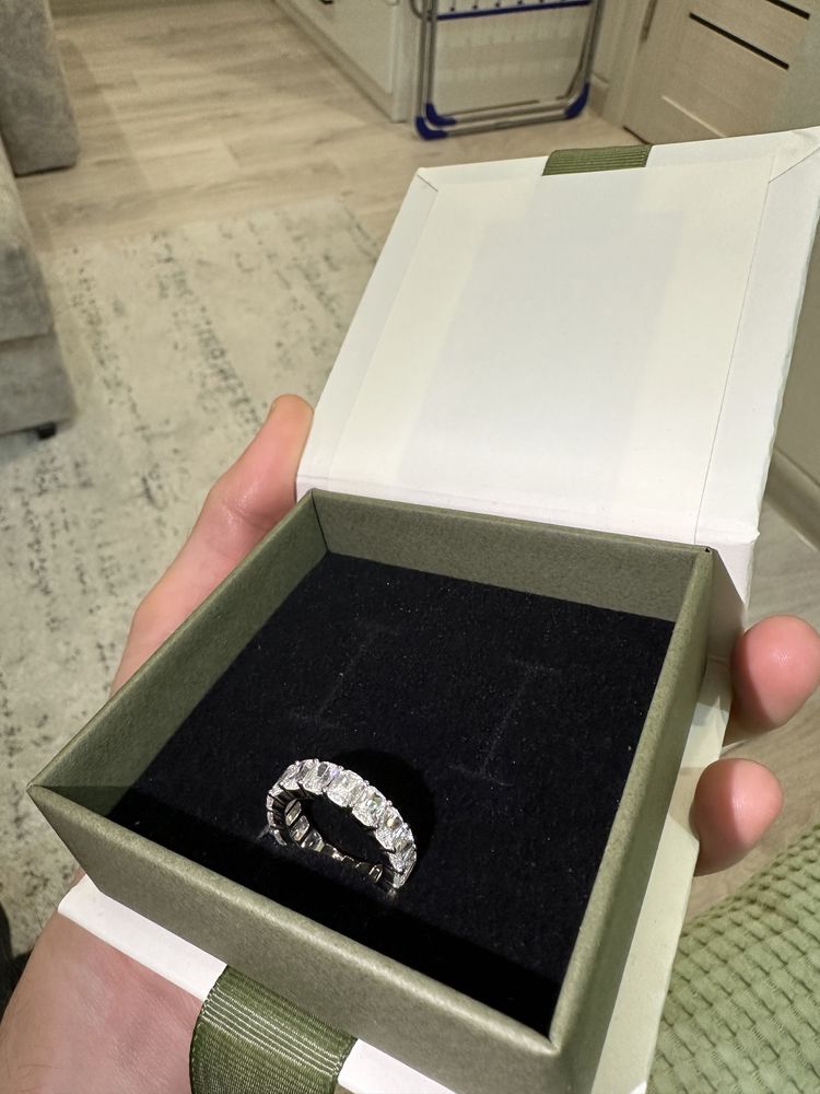 Продам серебрянное кольцо 18 размера