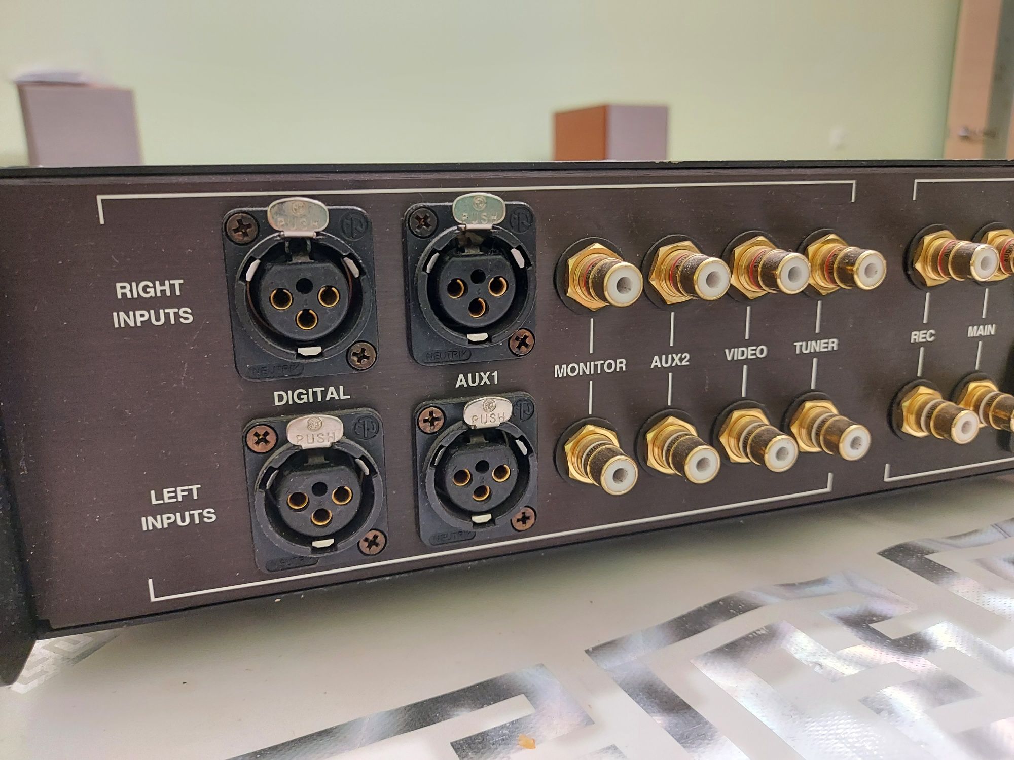Аудиофильский предварительный усилитель Audio Research LS9 (США)