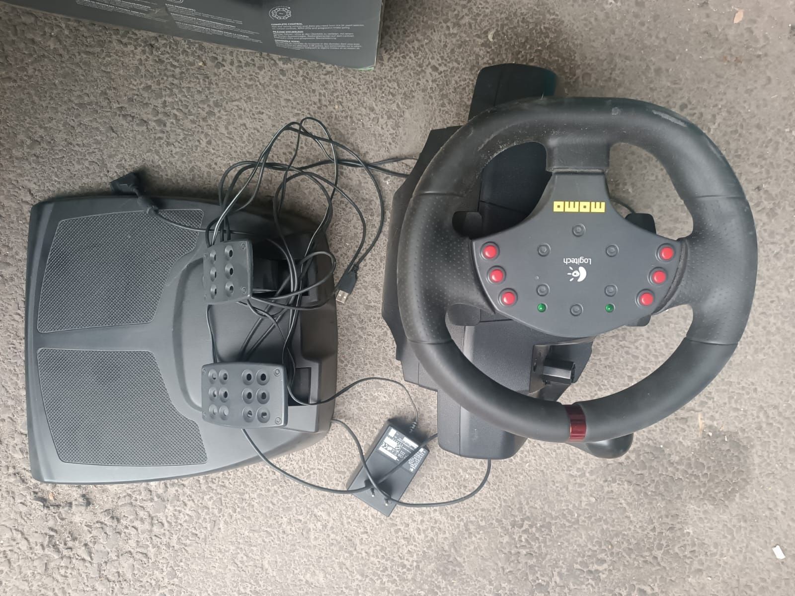 Продам игровой руль momo racing