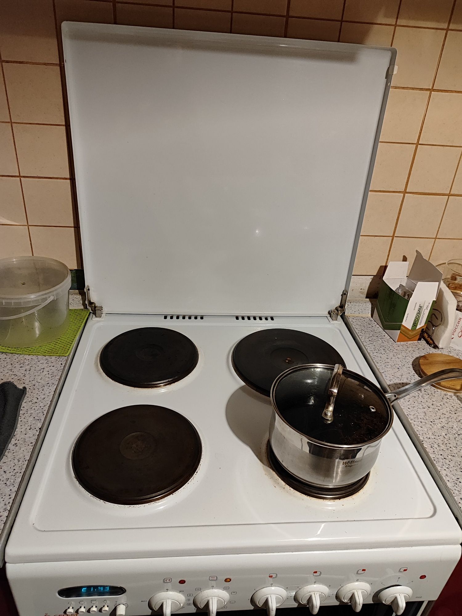 Продам  срочно электроплиту б/у  в отличном состоянии