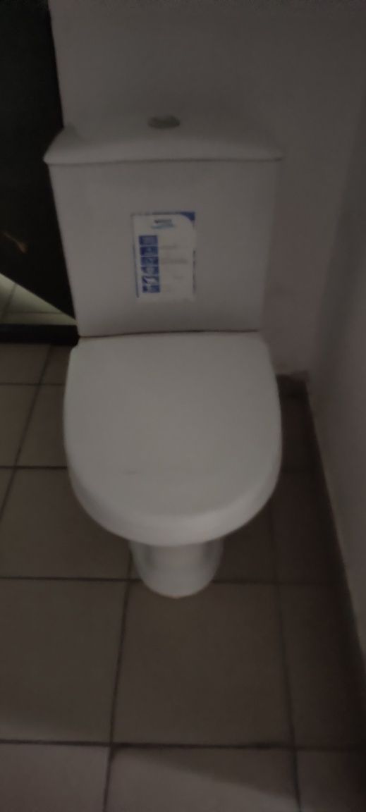продам унитаз в хорошем состояние