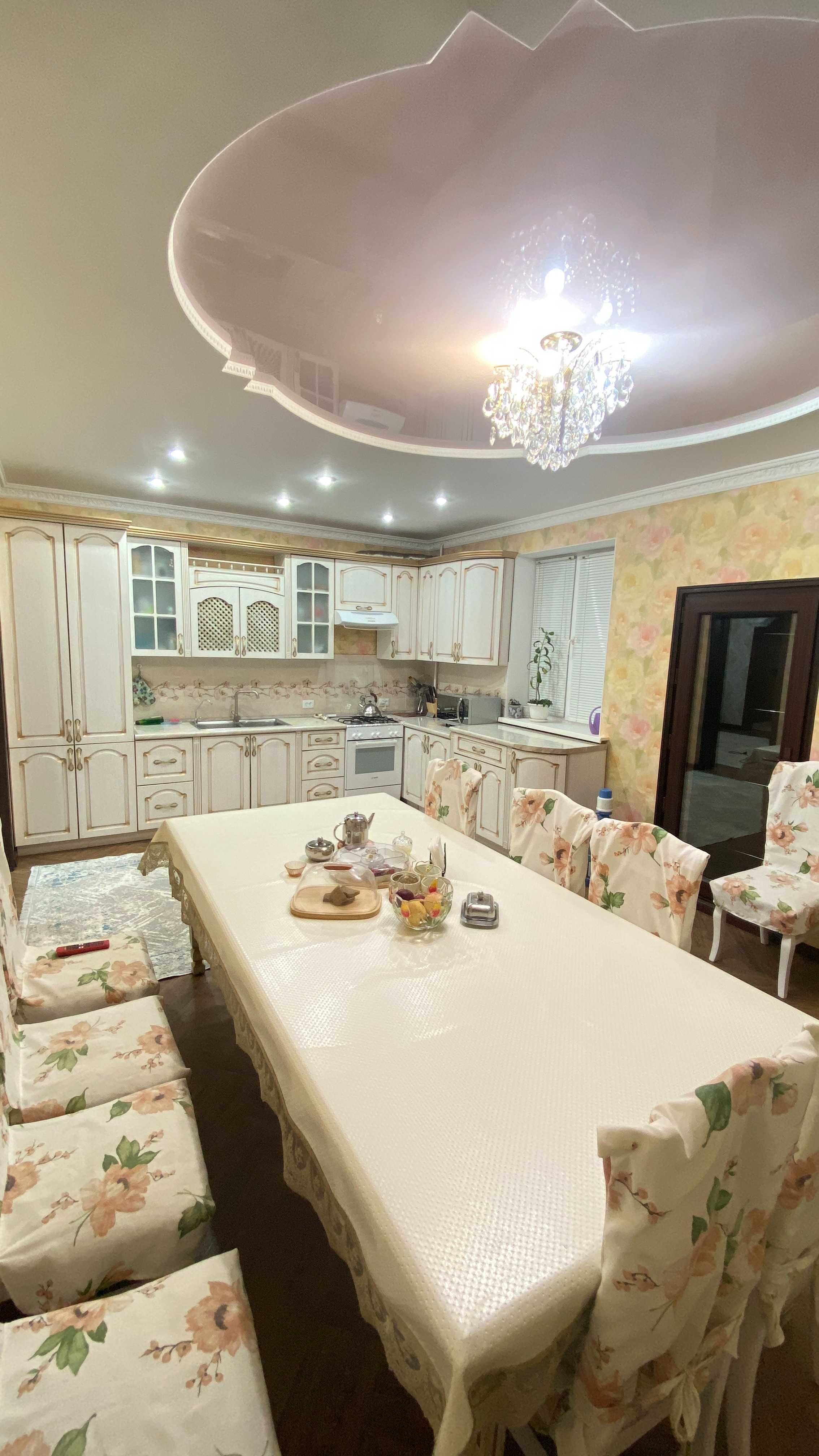 Продам 2 этажный мансардный дом в районе оторвановки малышки.