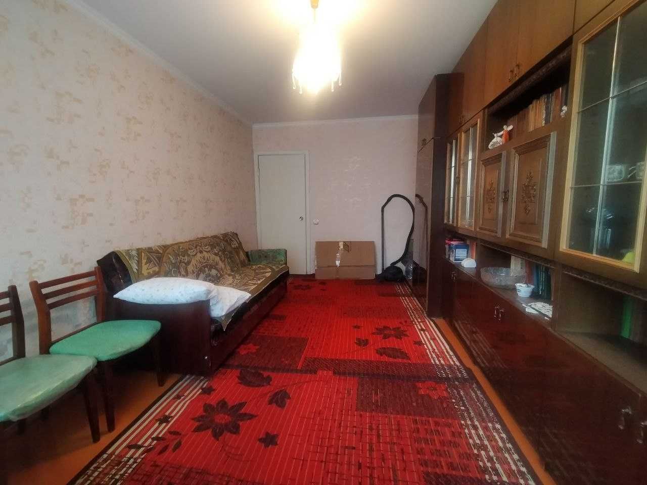 Продажа двухкомнатной квартиры в центре , в отличном доме.