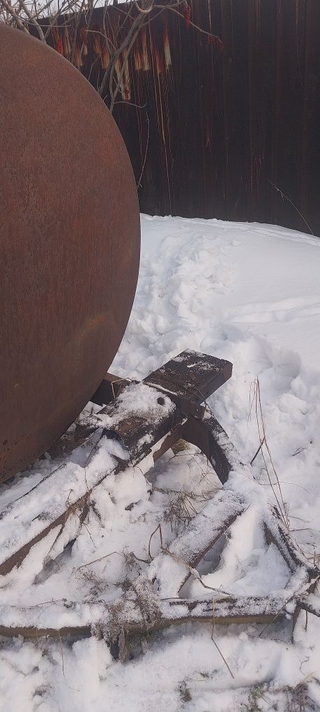 Продам железную 4-х кубовую бочку на колесах.