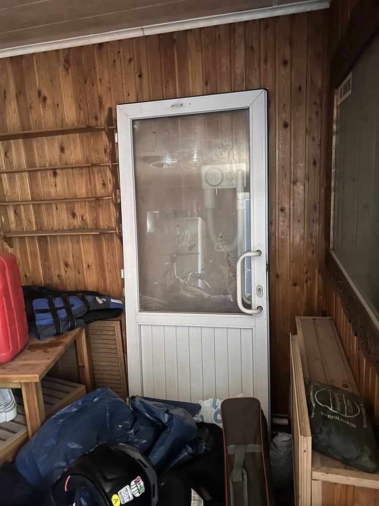 Продаю пластиковую дверь