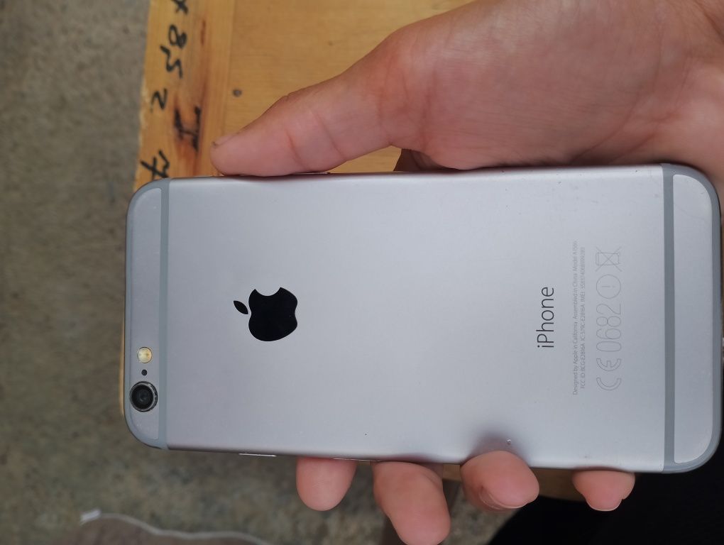 iPhone 6 айклаунтын ашатын Адам болса  зарядка 100% 128гб жадайы жақсы