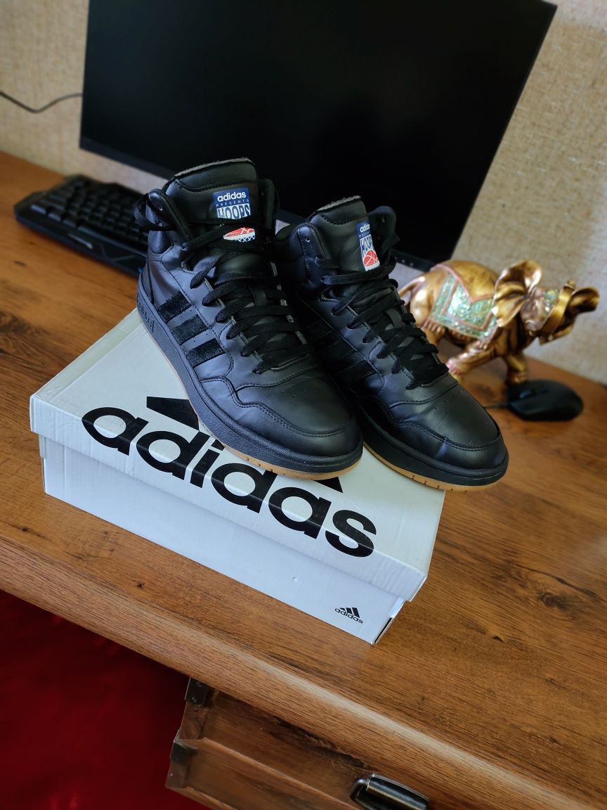 Кроссовки Adidas