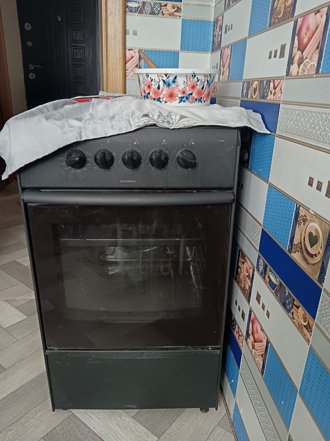 Продам плитку духовка работает