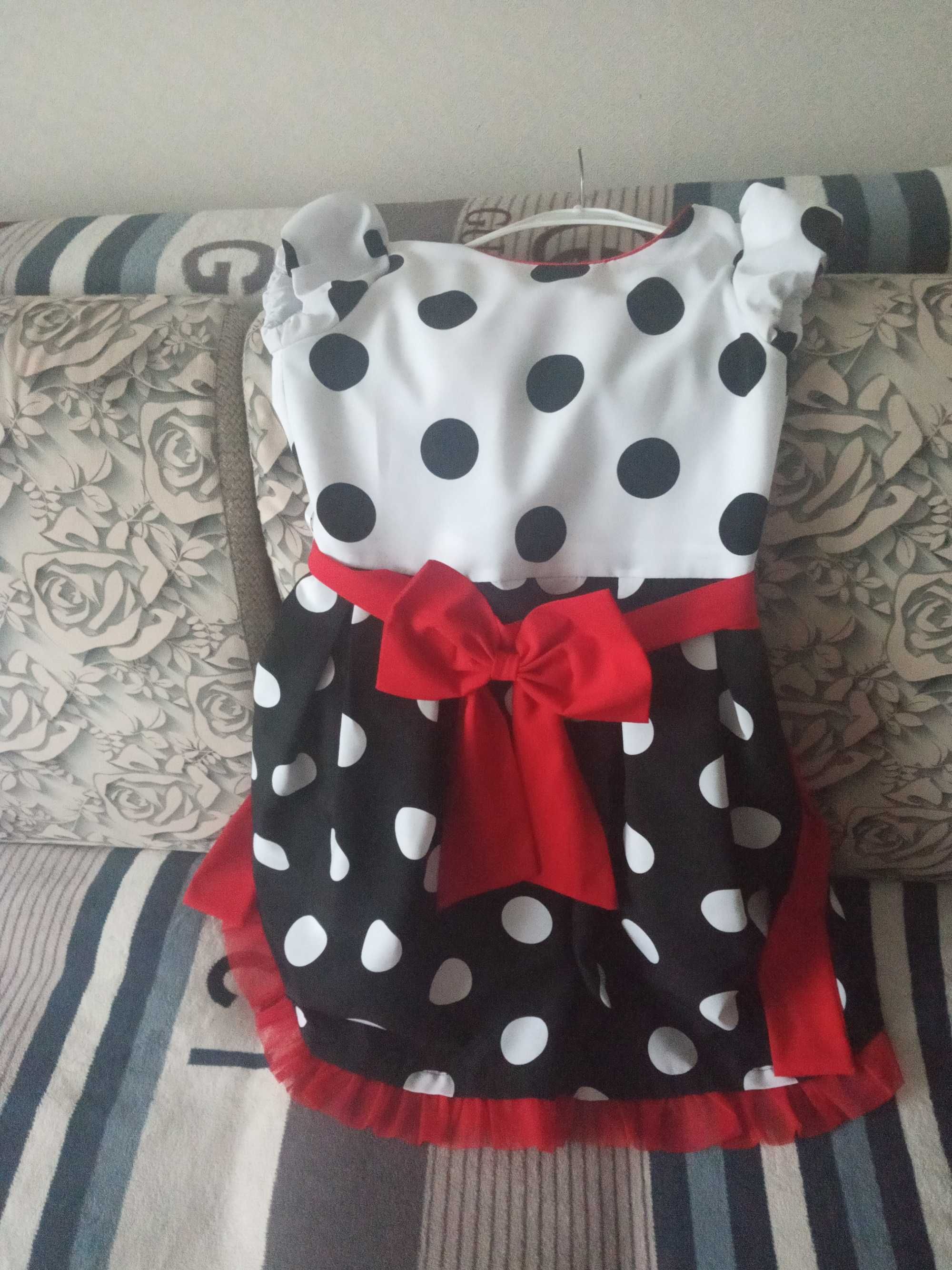 Продам платья на 9- 10лет.