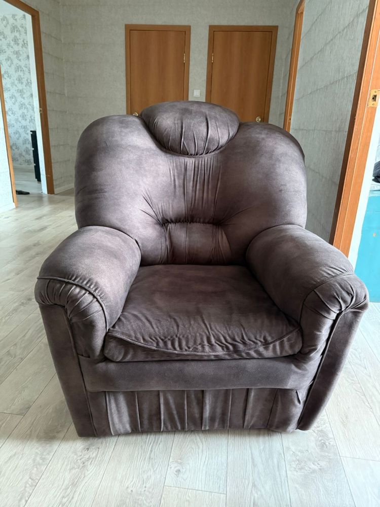 Продам диван с креслом