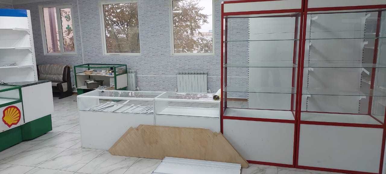 Продаю стеклянные витрины ( Отличное состояние)