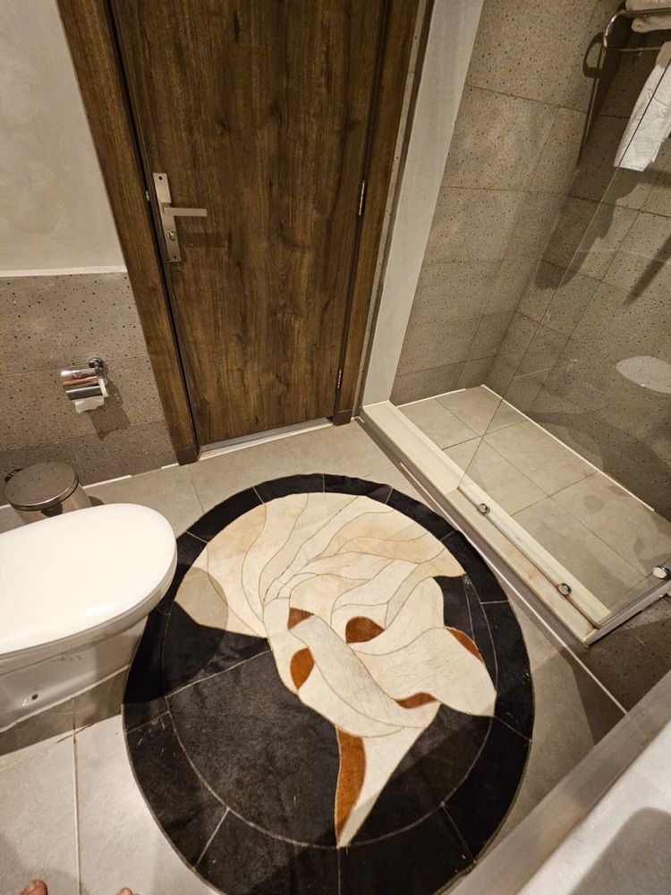 Продам коврик круглый из кожи коровы