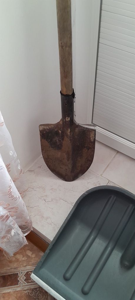 Продам лопаты штыковые и совковые