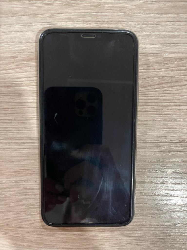 iPhone 11 pro в отличном состояние