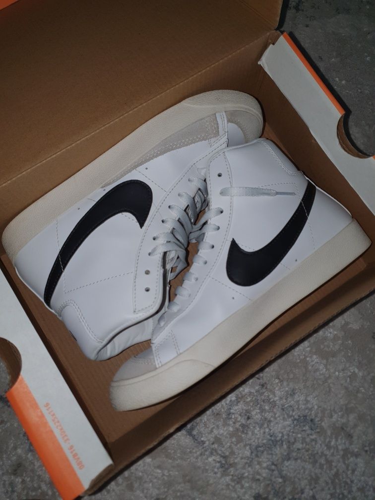 Кроссовки Nike BLAZER MID 77 VNTG
