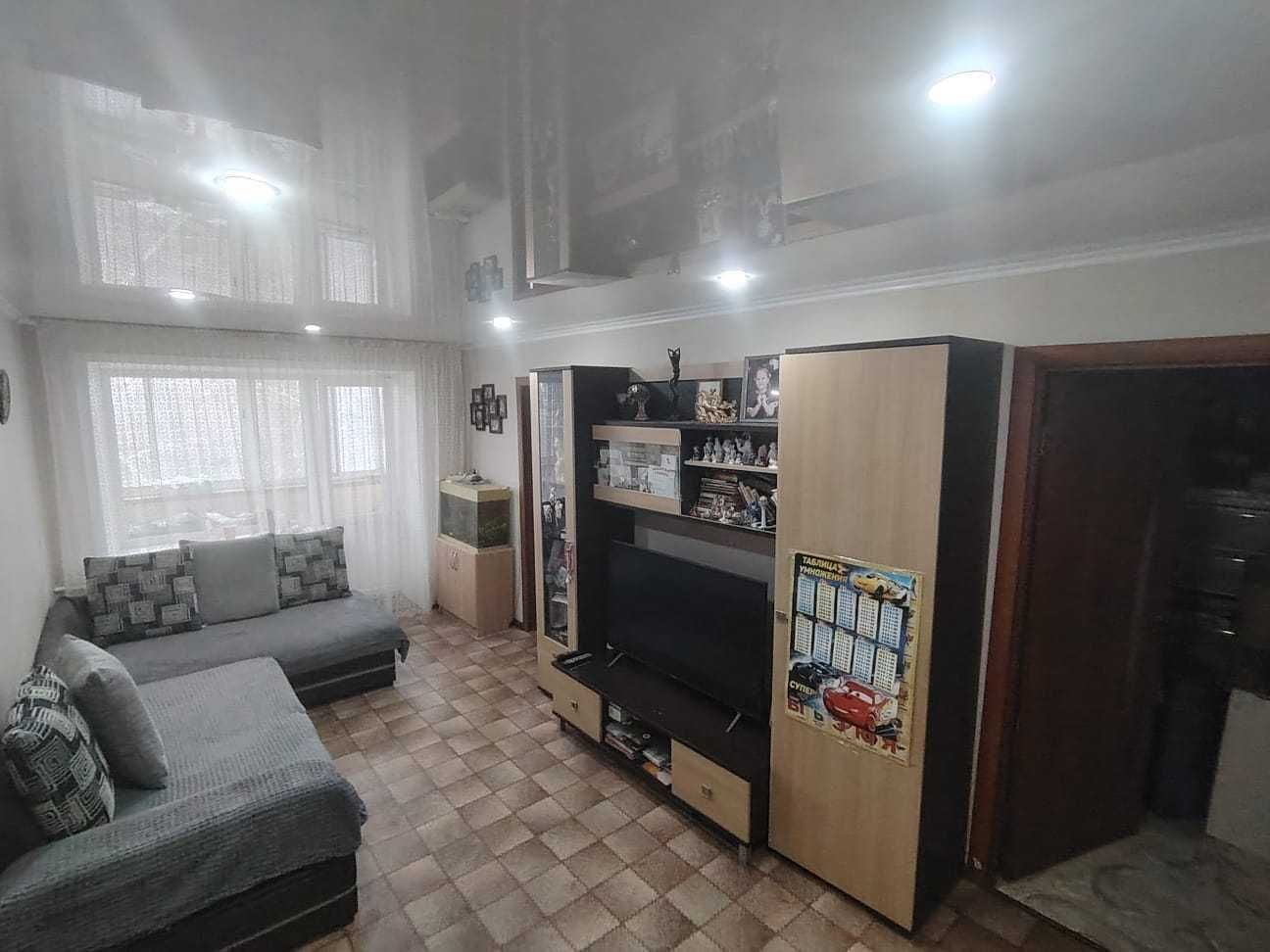 Продается трехкомнатная квартира на 4 этаже в районе Уюта