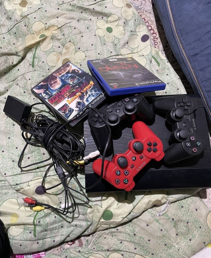 Продаю приставку с играми.