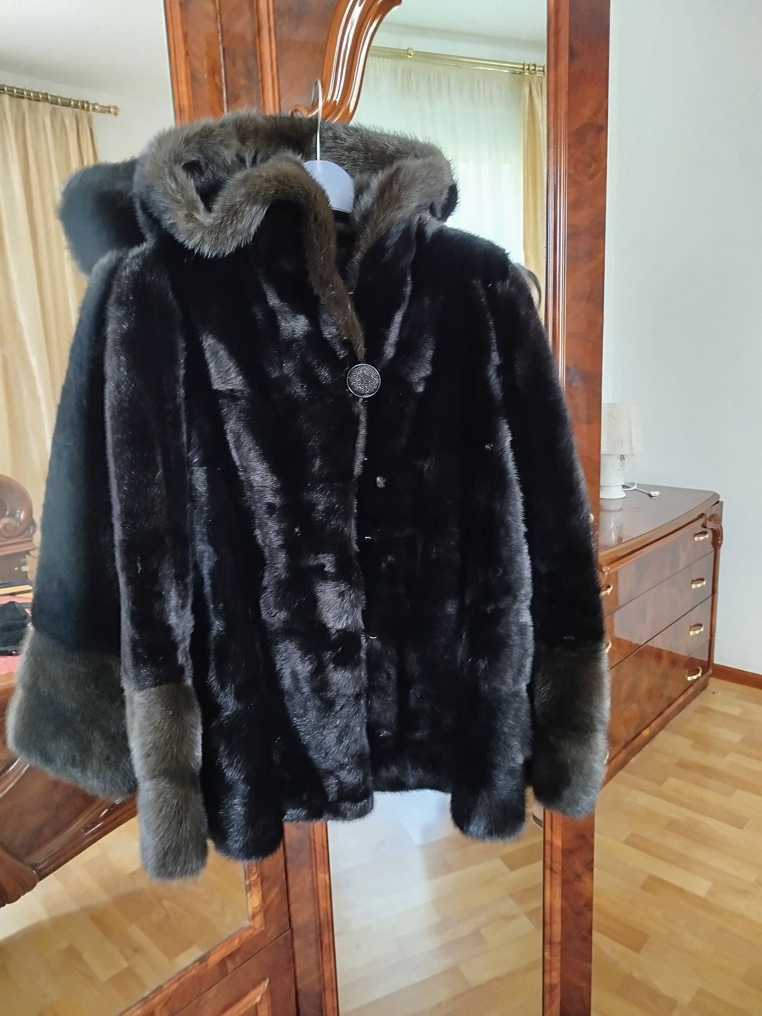 Продам норковую шубу