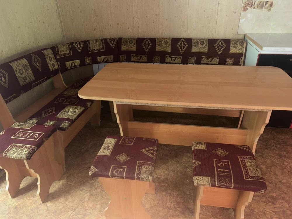 Стол, табуретки, угловой