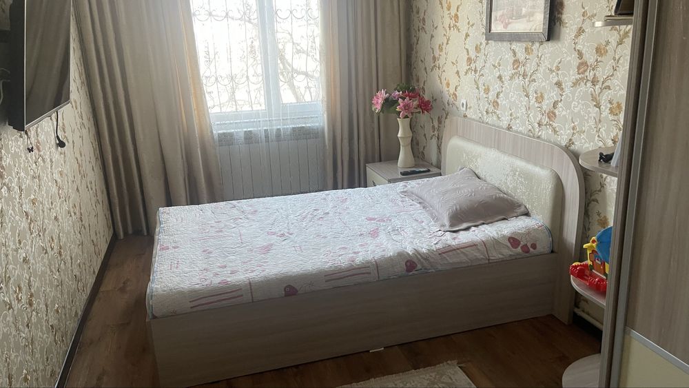Продаю спальный гарнитур
