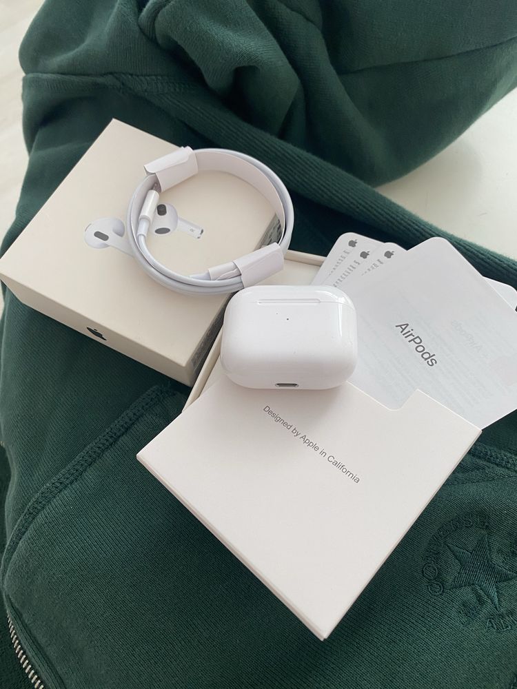 AirPods 3.