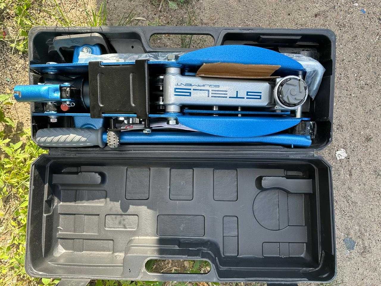 Продам Домкрат автомобильный подкатной STELS, 2.5 т