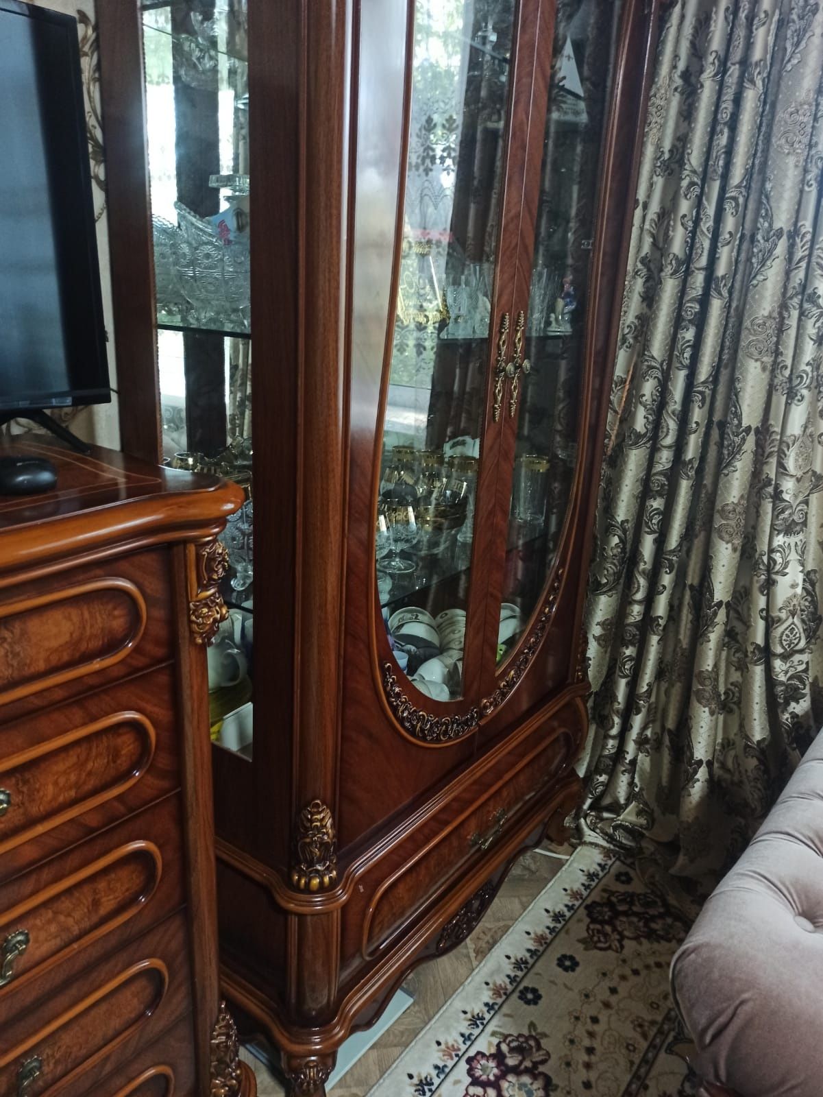 Продам 2х витрину