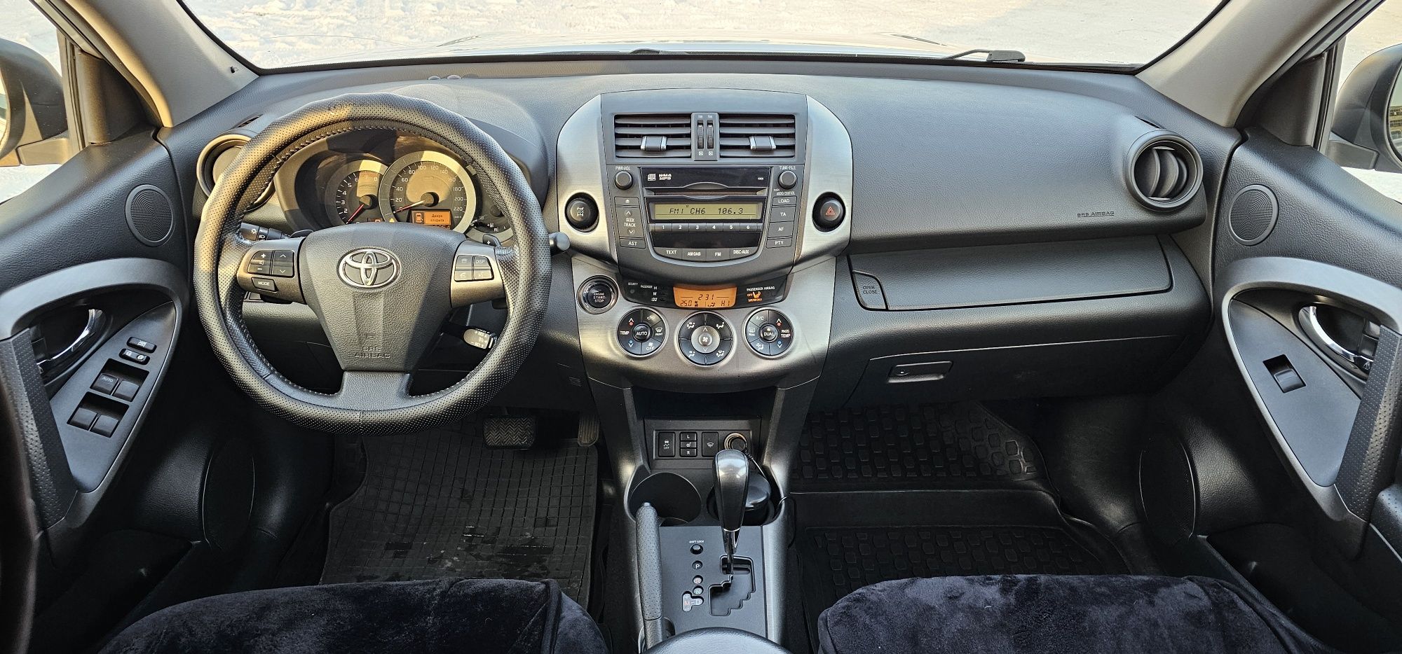 Продам живой Rav 4