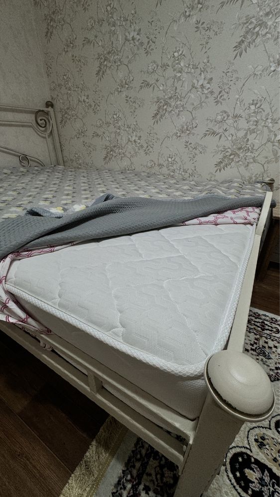 Кровать в отличном состояние