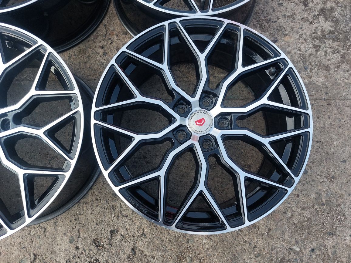 Шины 235/45/18 диски 18 114.3/5 диски на 18  vossen